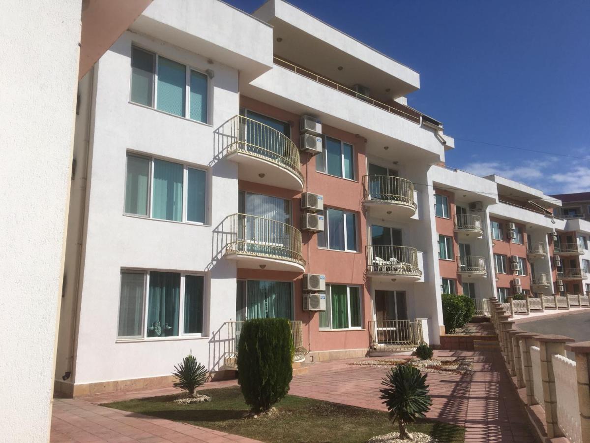 Sea Paradise Apartment Complex Kavarna Exterior photo